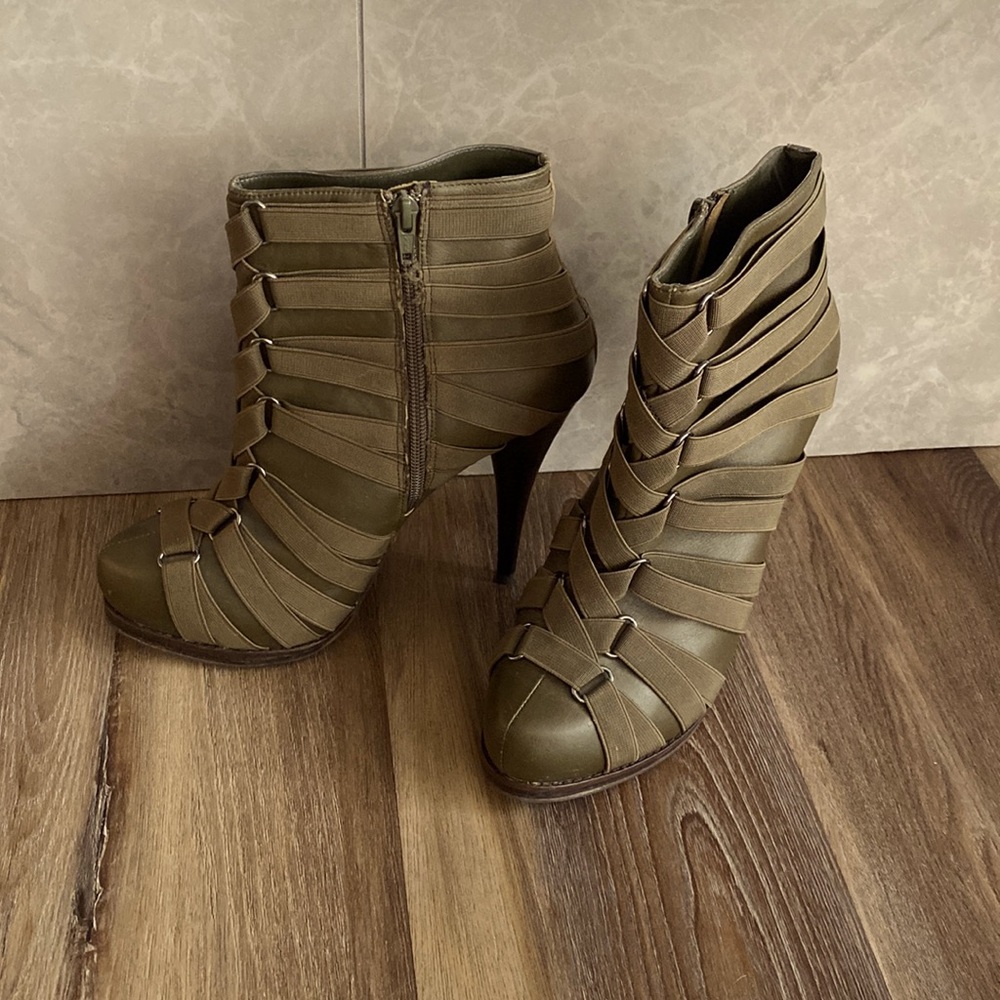 Steve Madden army green booties sz 10